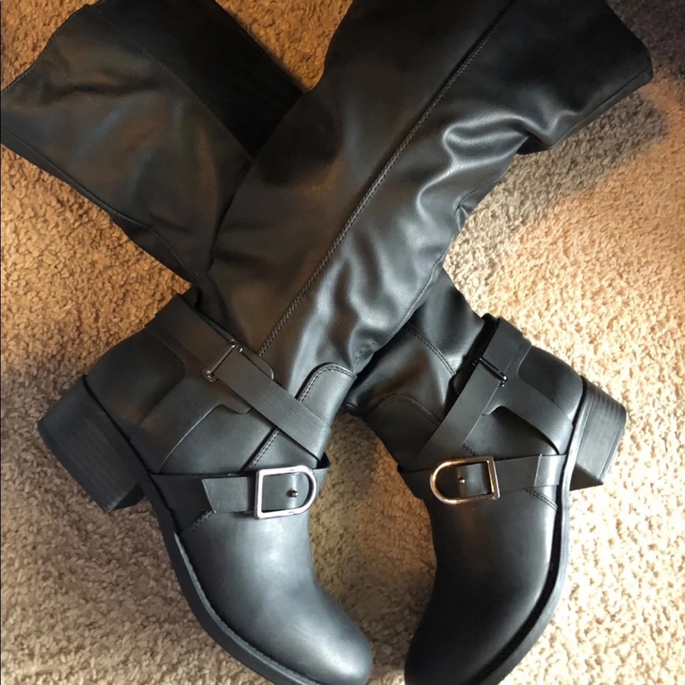 Boots - Picture 2 of 7